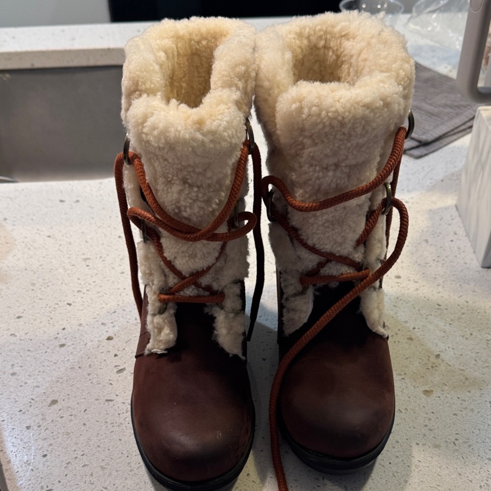Like new! Sorel Joan of Artic Wedge II size 8 Shearling-Lined Brown Boots